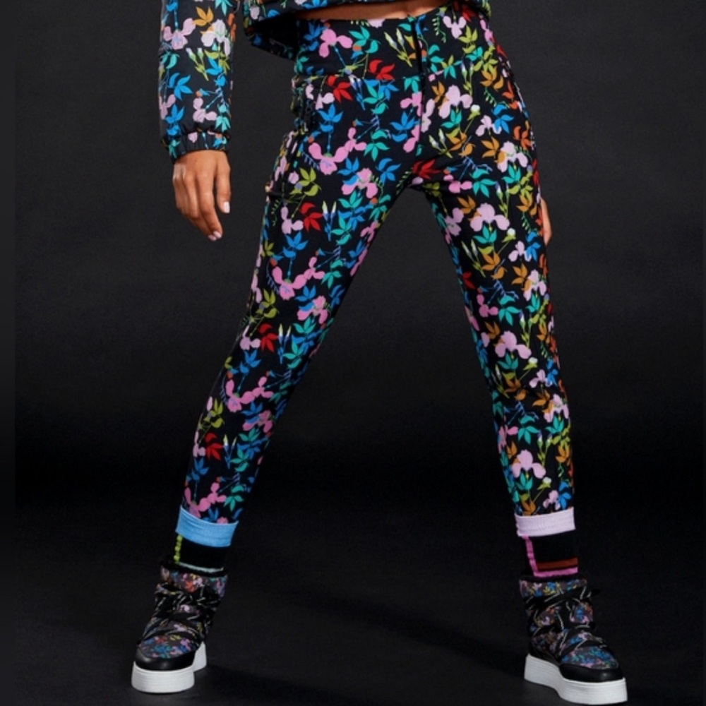 Roxy X Rowley Fuseau Snowboard Pants True Black MultiFloral Size Small. NWT